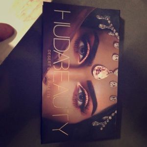 Huda Beauty Dessert Dusk